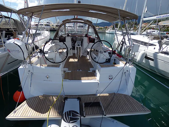 Sun Odyssey 389 - 