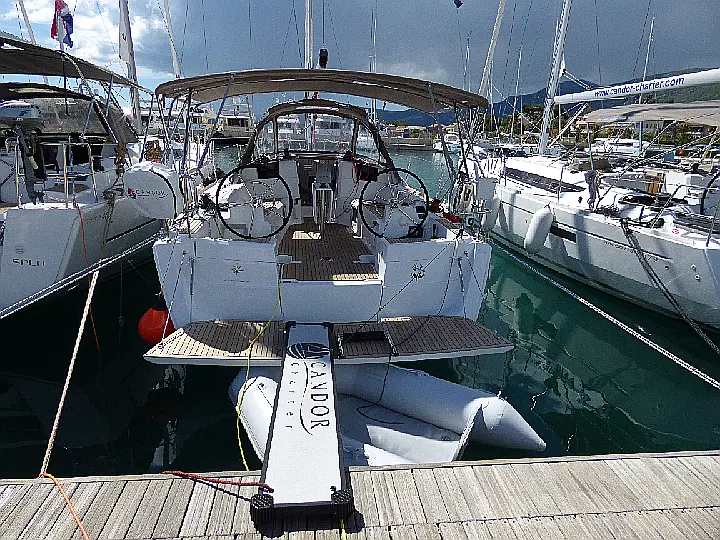 Sun Odyssey 389 - 