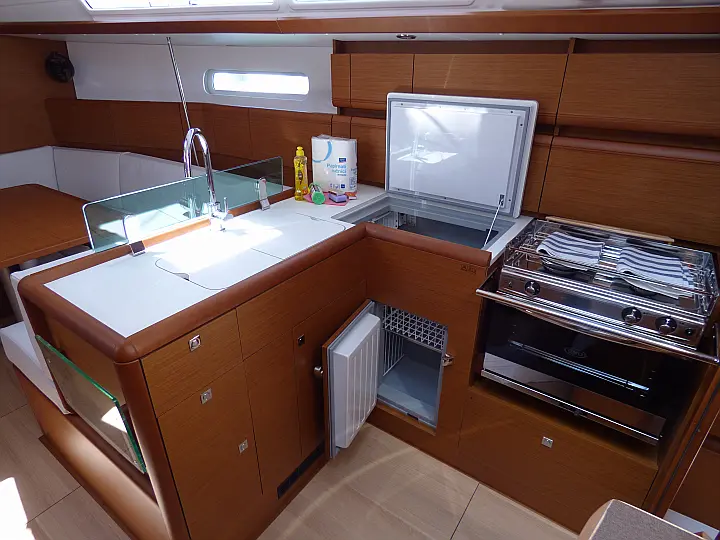 Sun Odyssey 389 - 