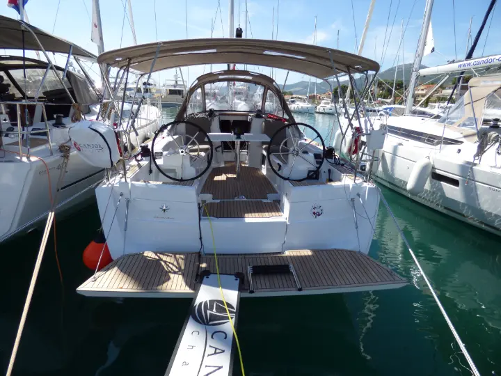 Sun Odyssey 389 - 