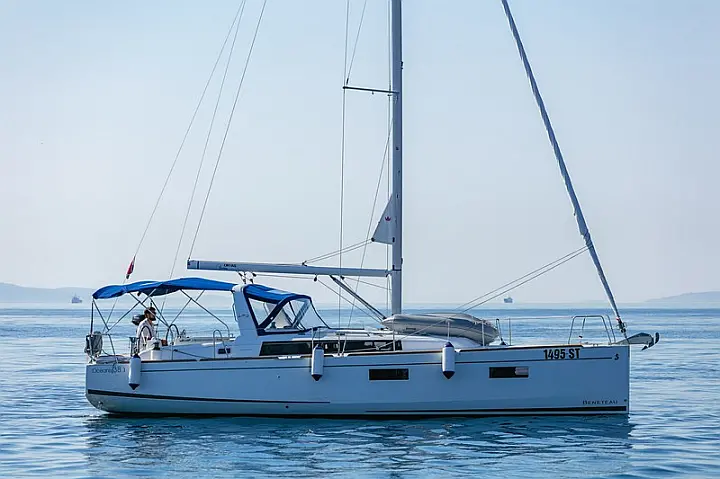 Beneteau Oceanis 38.1 - 