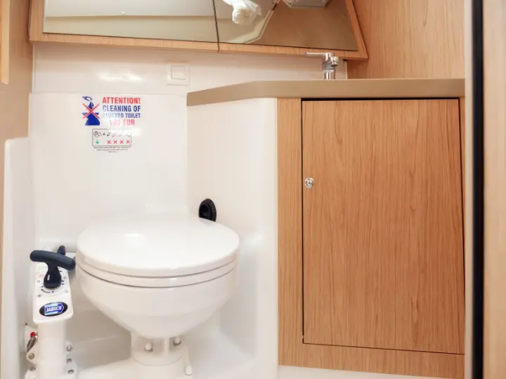 Oceanis 41.1 - Interior - toilet (photo taken 2019)