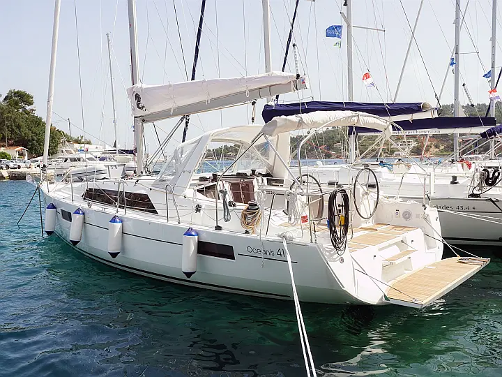 Oceanis 41.1 - Exterior (photo taken 2019)