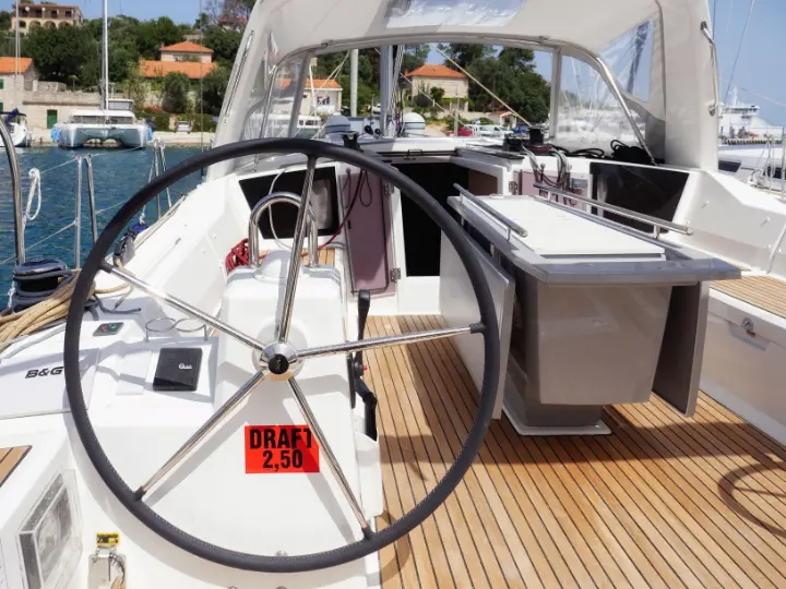 Oceanis 41.1 - Exterior - cockpit (photo taken 2019)