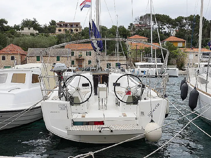 Sun Odyssey 349 - Exterior (photo taken 2019)