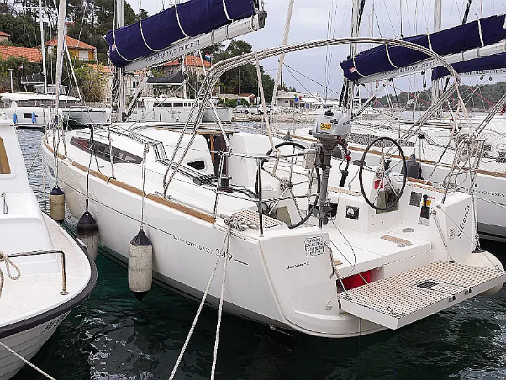 Sun Odyssey 349 - Exterior (photo taken 2019)