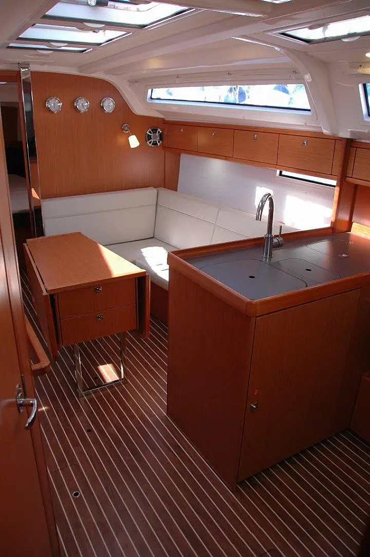 Bavaria Cruiser 37 - 