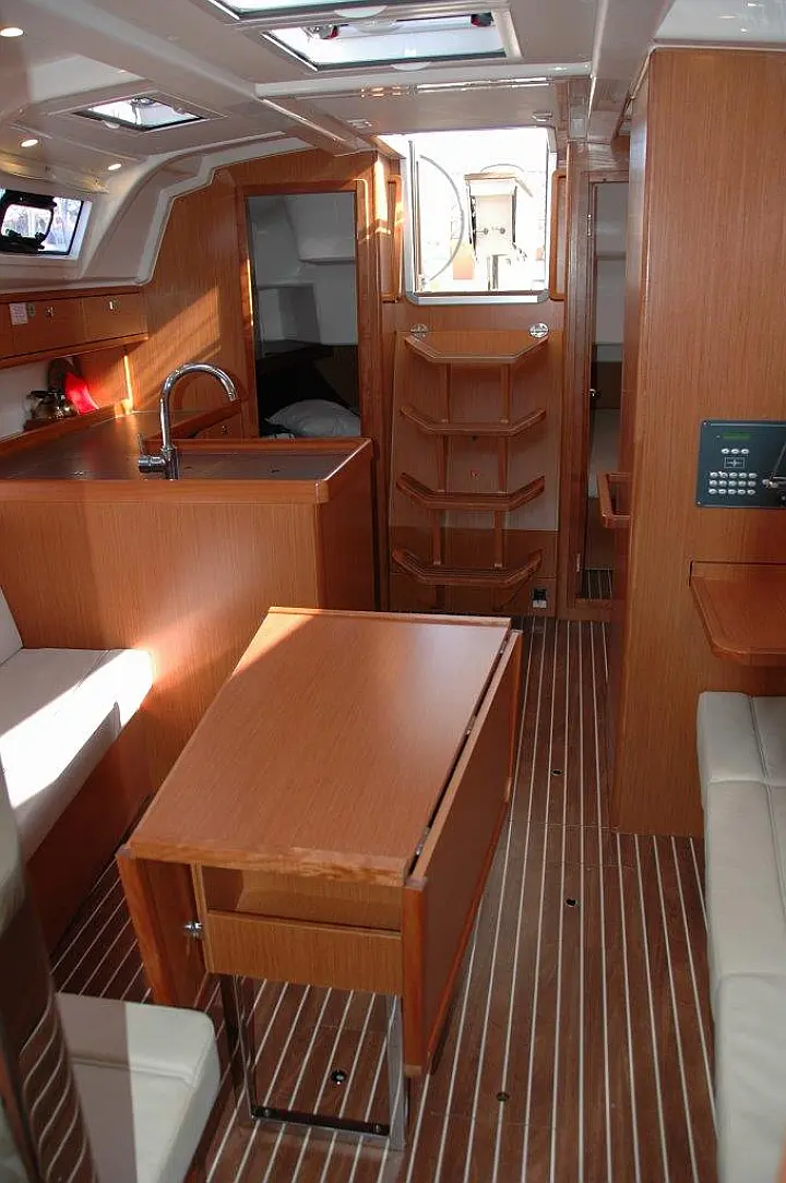 Bavaria Cruiser 37 - 