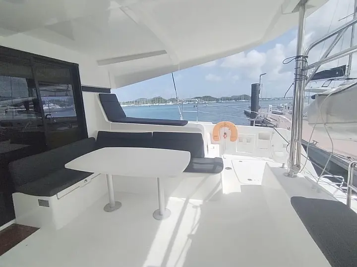 Lagoon 42 - Lounge
