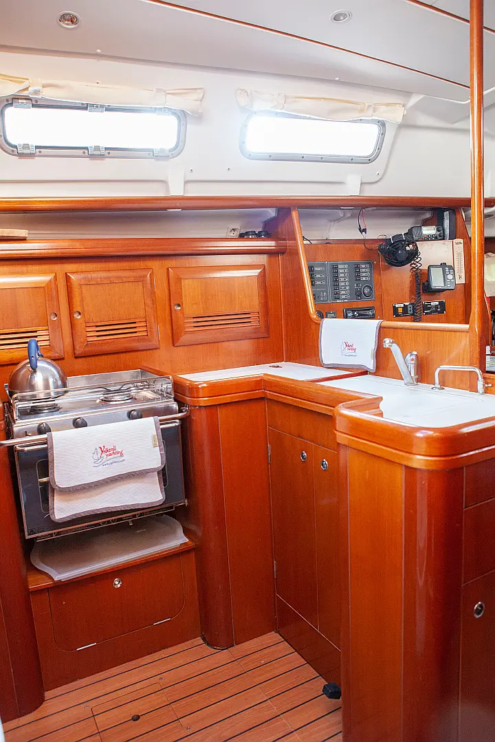 Oceanis 373 - Galley