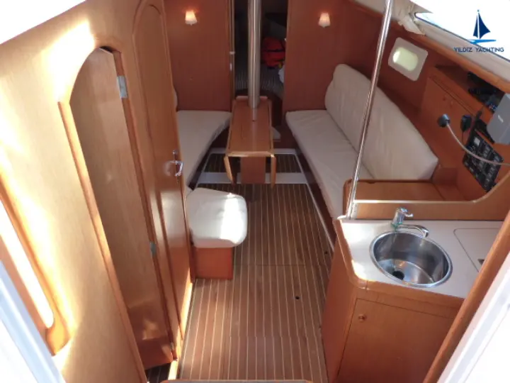 Sun Odyssey 32 - Interior