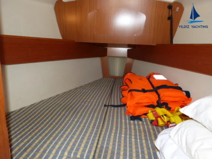 Sun Odyssey 32 - Front Cabin