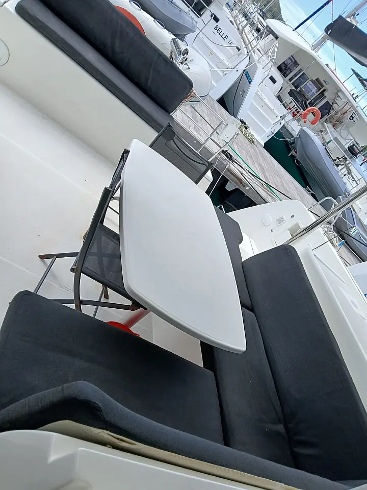 Lagoon 42 - Saloon