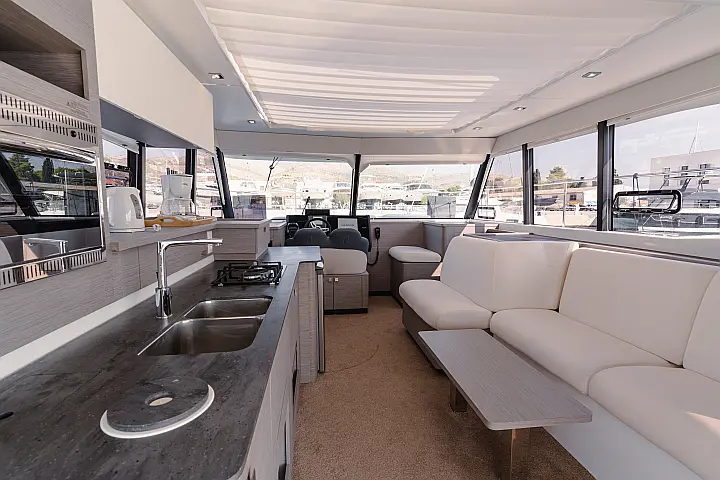 Fountaine Pajot MY4.S - salon