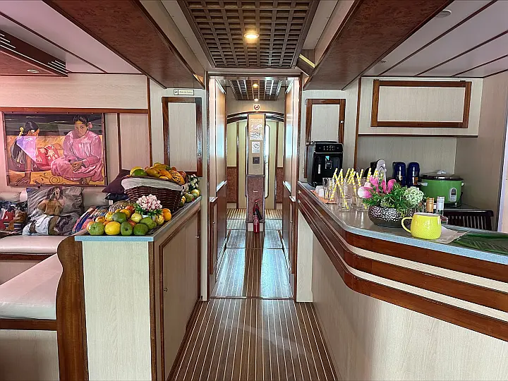 Cocktail Creole 4-12 Cab. - Cabin Cruise Seychelles - Salon + Kitchen