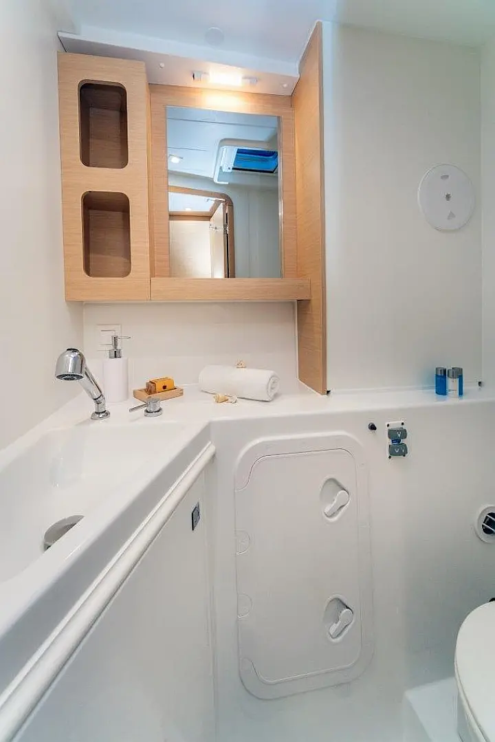 Lagoon 42 - 