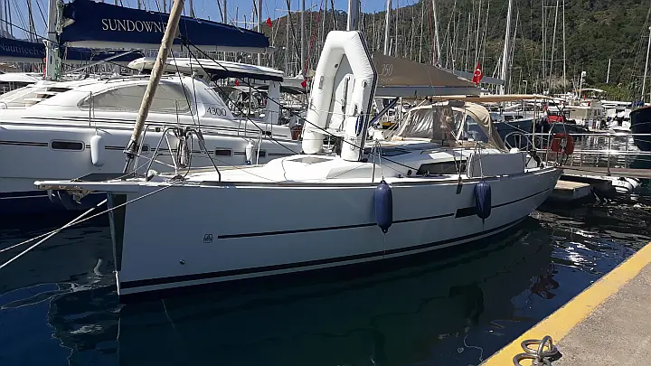 Dufour 350 - dinghy