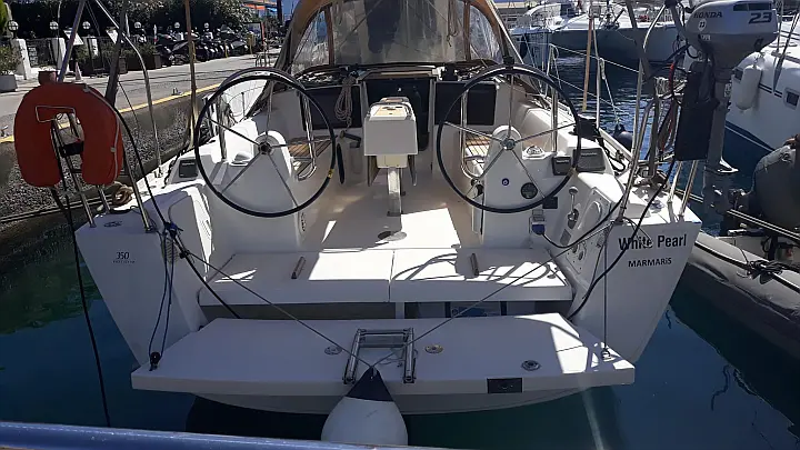 Dufour 350 - stern