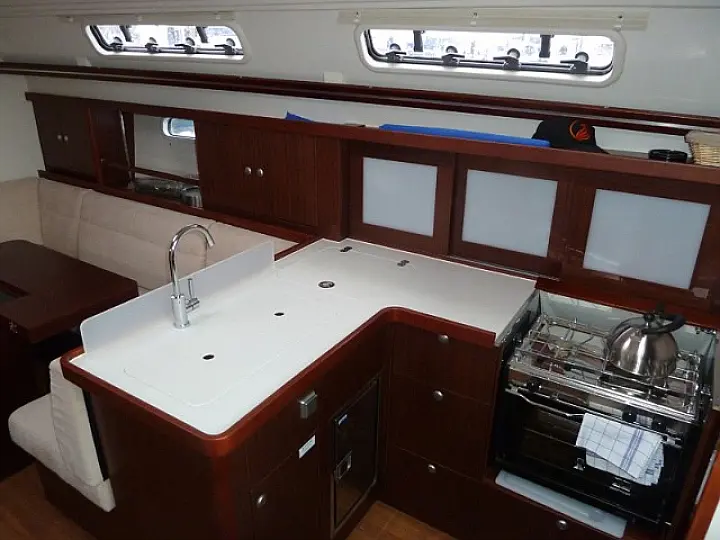 Hanse 375 - pantry2