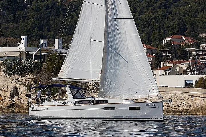 Beneteau Oceanis 35 - 