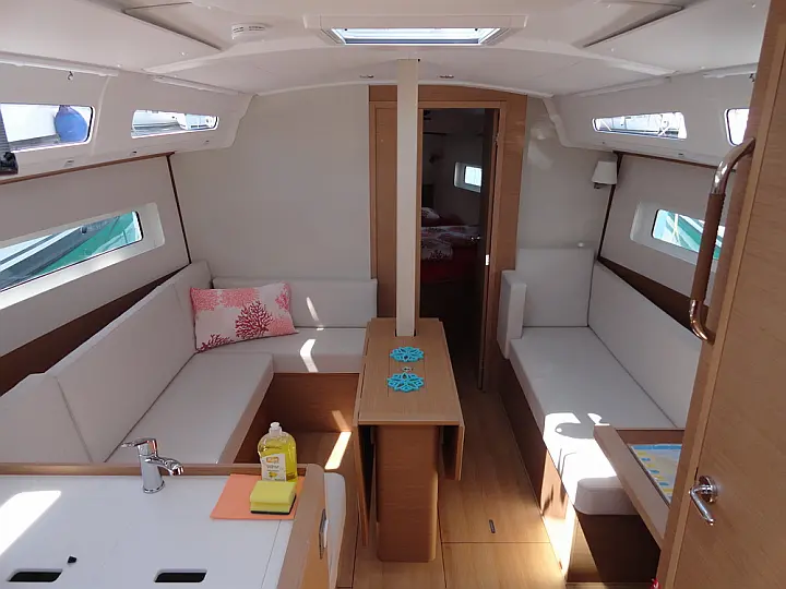 Sun Odyssey 380 - Internal image