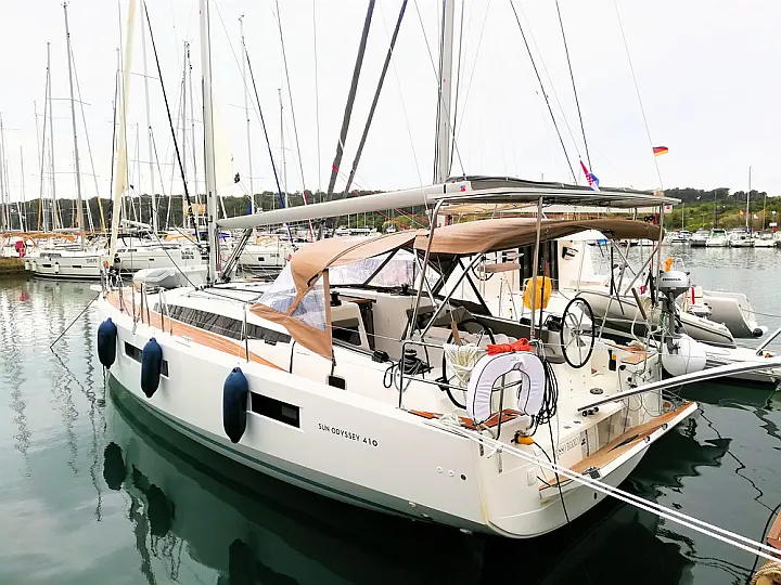 Sun Odyssey 410 - External image