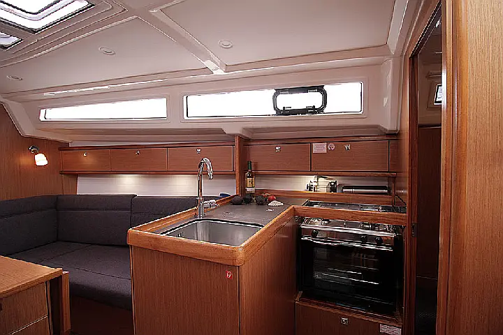 Bavaria Cruiser 33 - 