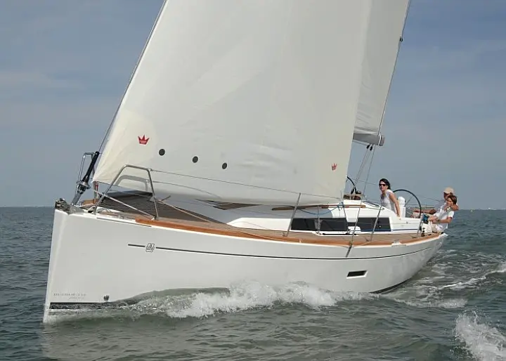 Dufour 335 GL - Sailing