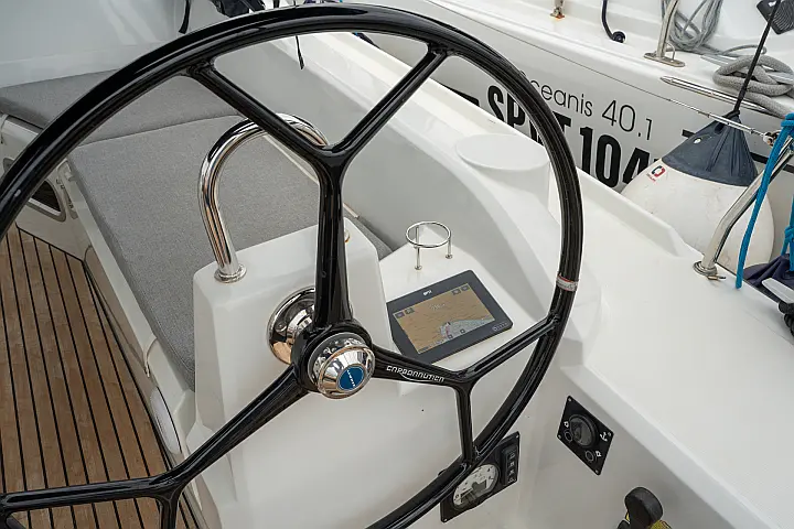 Oceanis 34.1 - Exterior