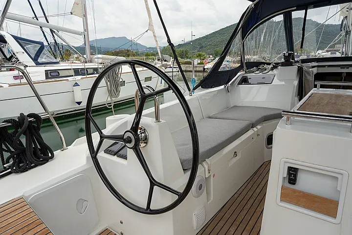Oceanis 34.1 - Exterior