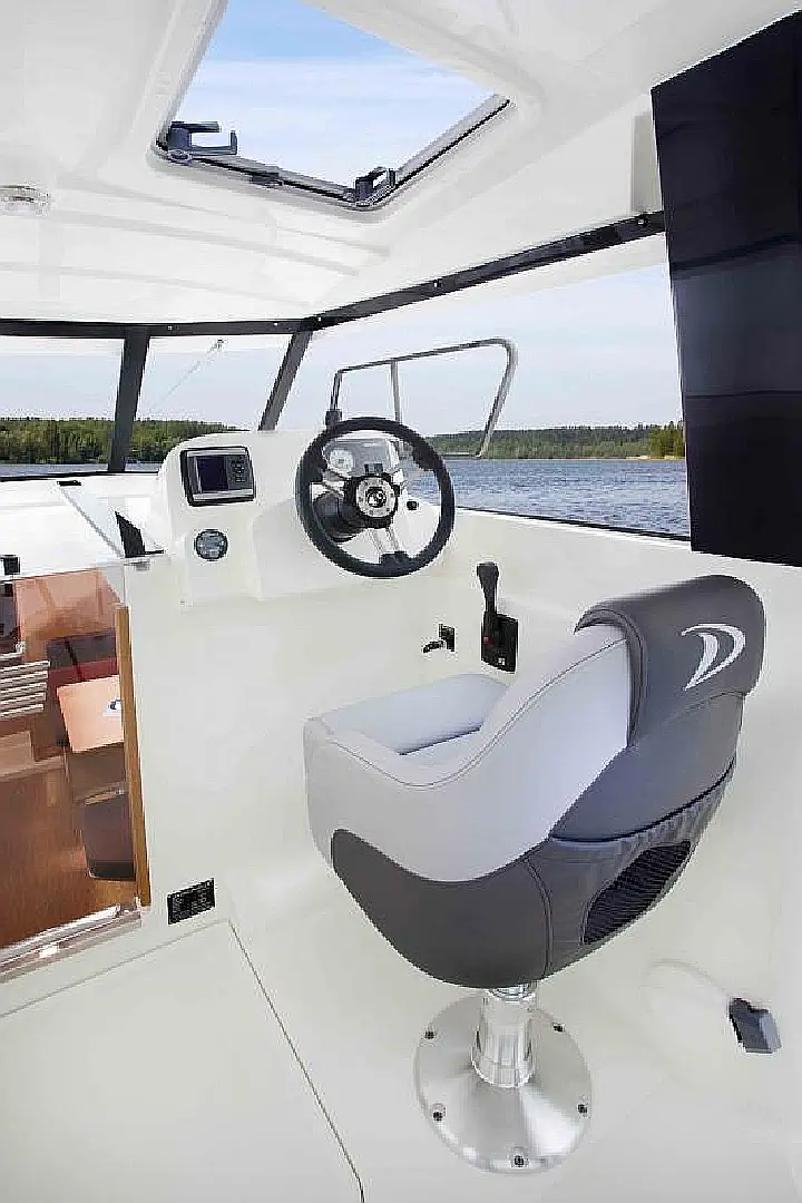 Delphia Escape 800 - 