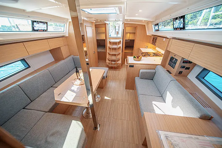 Bavaria C42 - 