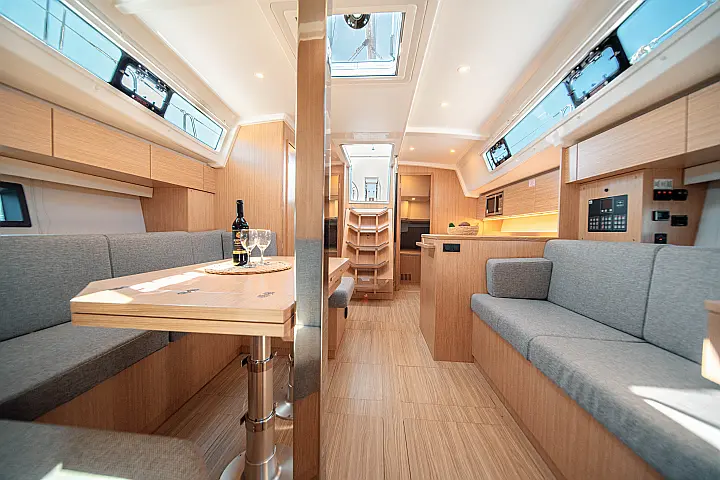 Bavaria C42 - 