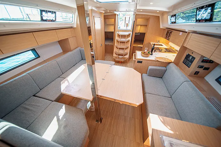 Bavaria C42 - 