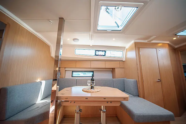 Bavaria C42 - 