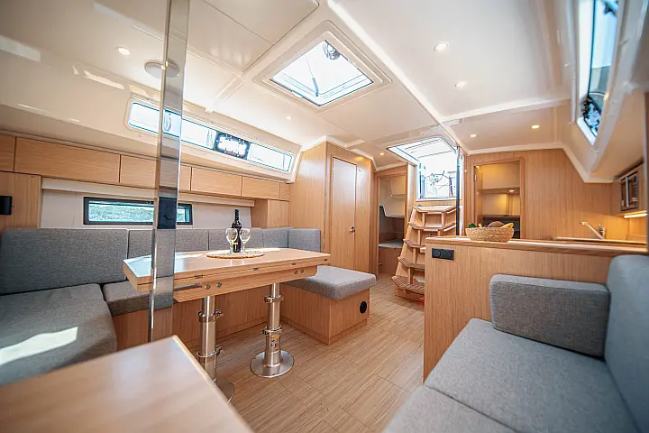 Bavaria C42 - 