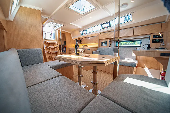 Bavaria C42 - 