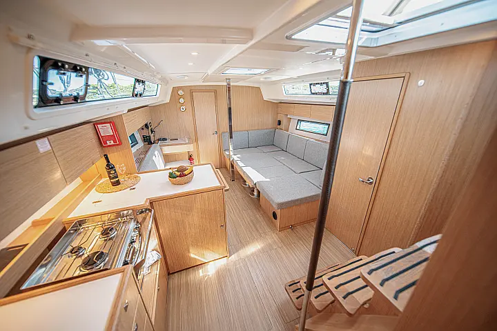 Bavaria C42 - 