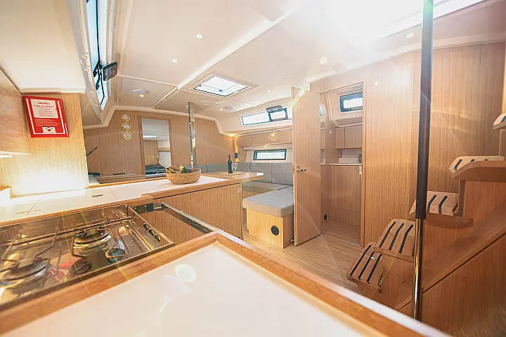 Bavaria C42 - 