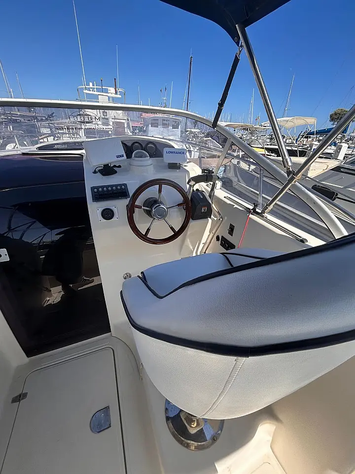 Poseidon 755 sundeck - 