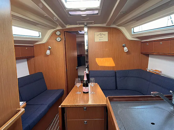Bavaria Cruiser 37 - 