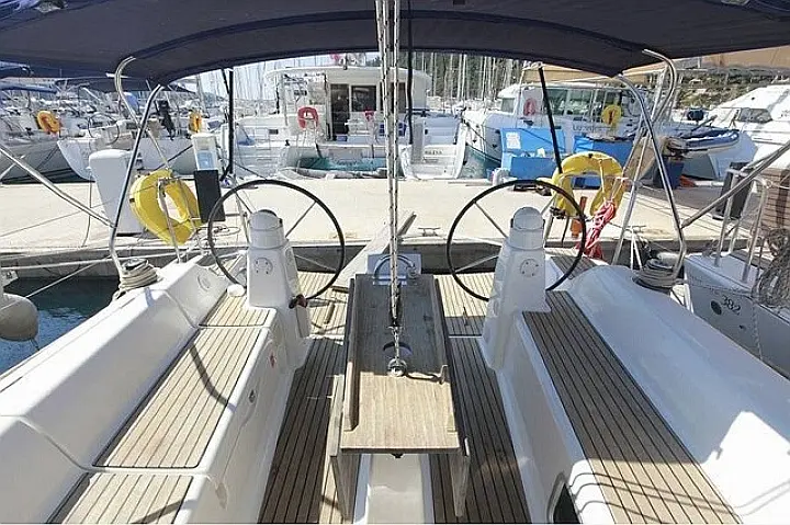 Dufour 335 GL - Cockpit