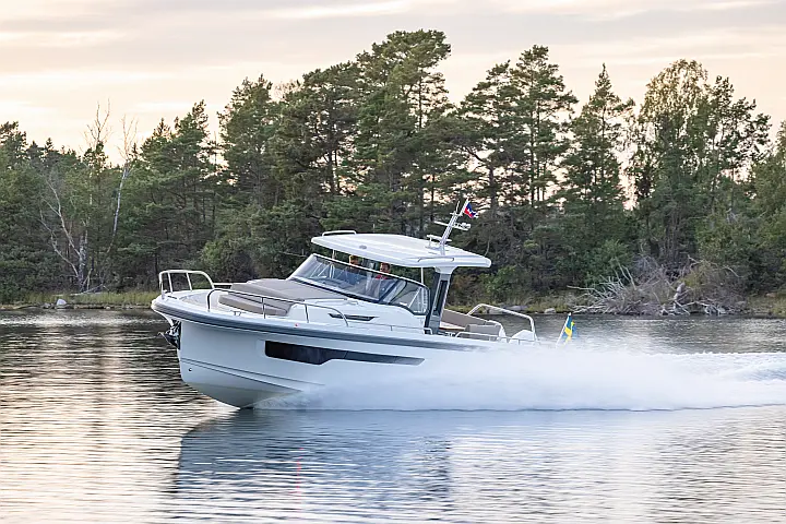 Nimbus Tender T11 - 