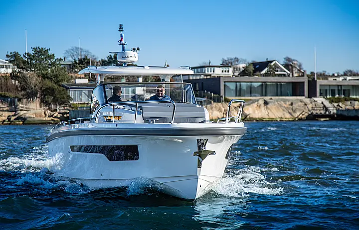 Nimbus Tender T11 - 