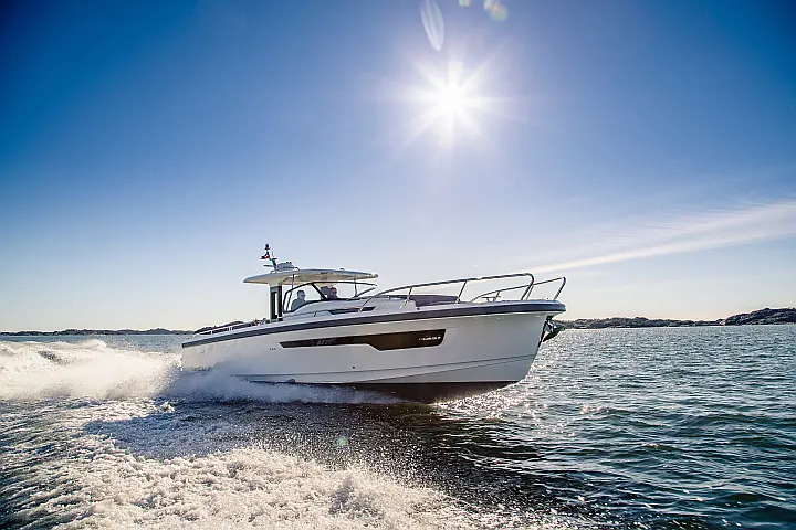 Nimbus Tender T11 - 