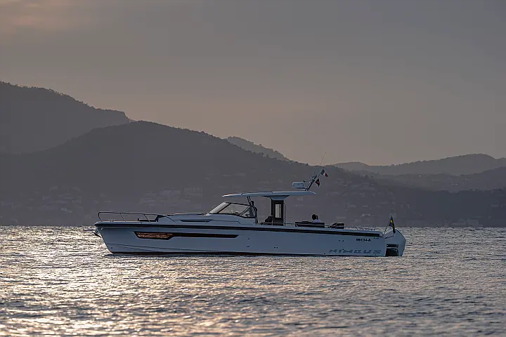 Nimbus Tender T11 - 