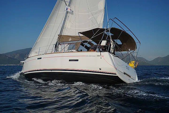 Sun Odyssey 389 - 