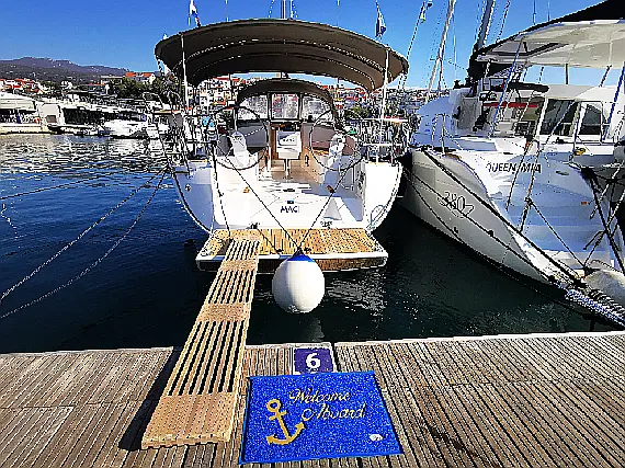 Bavaria Cruiser 37