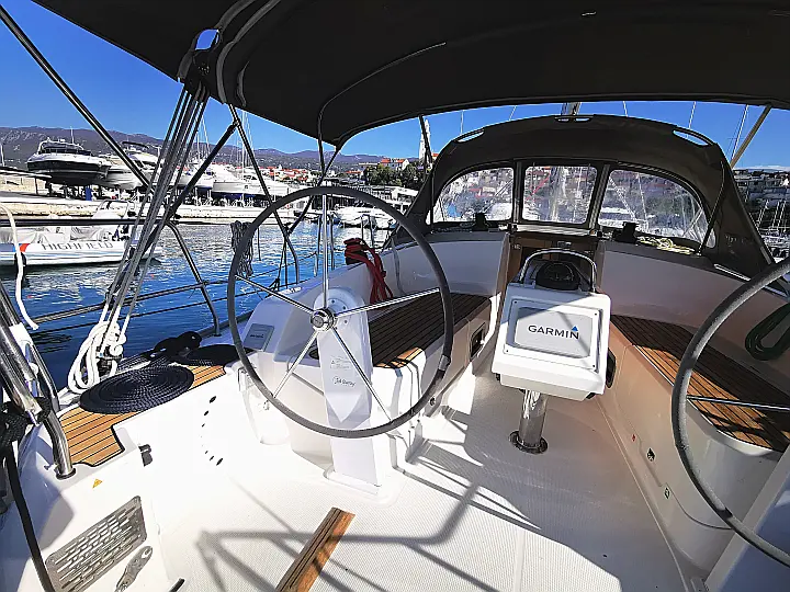 Bavaria Cruiser 37 - 