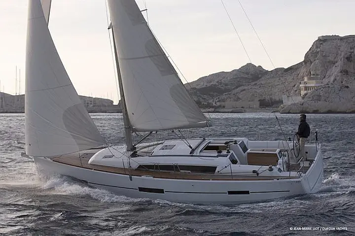 Dufour 410 GL - Sailing